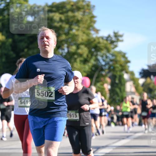 07.09.2025 - BARMER Alsterlauf Dr. Thomas Lammeyer http://msf.ph/oto/8713307 07.09.2025 09:44:36 Laufen 5410, 36, 5502, 2915 meine-sportfotos.de