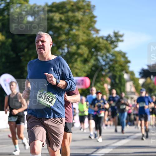 07.09.2025 - BARMER Alsterlauf Dr. Thomas Lammeyer http://msf.ph/oto/8713439 07.09.2025 09:44:57 Laufen 5362 meine-sportfotos.de