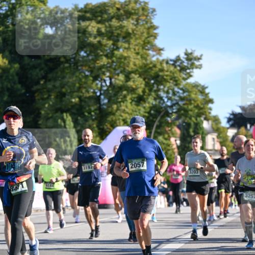 07.09.2025 - BARMER Alsterlauf Dr. Thomas Lammeyer http://msf.ph/oto/8713458 07.09.2025 09:45:01 Laufen 10, 3197, 8471, 2057, 3203, 3257 meine-sportfotos.de