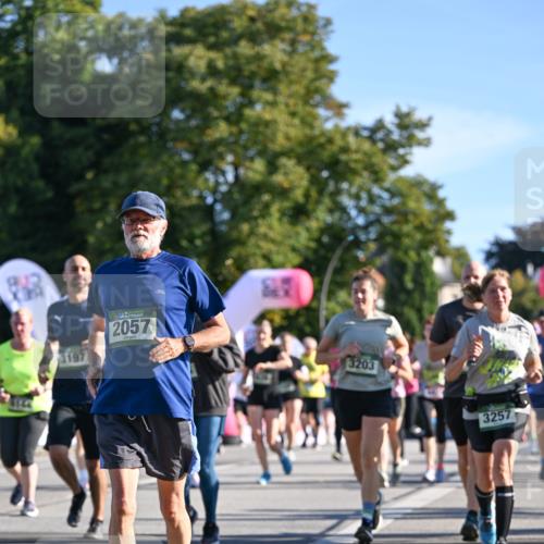 07.09.2025 - BARMER Alsterlauf Dr. Thomas Lammeyer http://msf.ph/oto/8713464 07.09.2025 09:45:02 Laufen 3197, 2057, 3203, 3257 meine-sportfotos.de