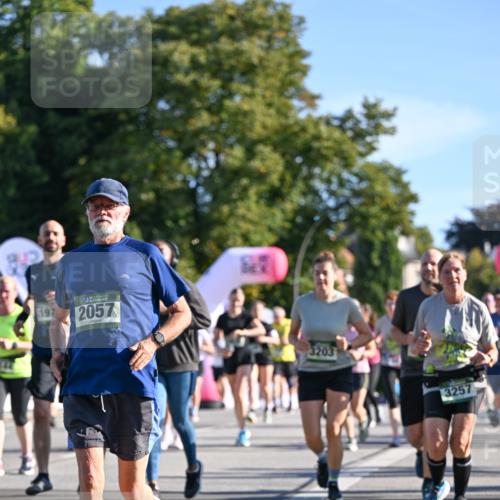 07.09.2025 - BARMER Alsterlauf Dr. Thomas Lammeyer http://msf.ph/oto/8713465 07.09.2025 09:45:02 Laufen 197, 2057, 3203, 3257 meine-sportfotos.de