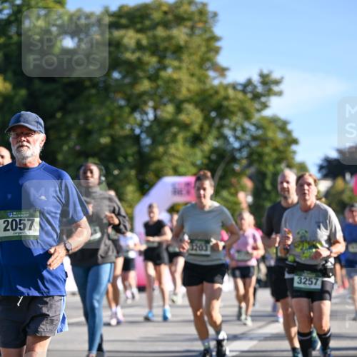 07.09.2025 - BARMER Alsterlauf Dr. Thomas Lammeyer http://msf.ph/oto/8713468 07.09.2025 09:45:03 Laufen 136, 2057, 3257 meine-sportfotos.de