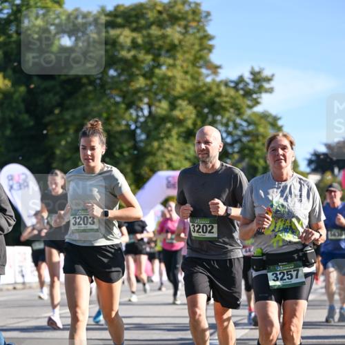 07.09.2025 - BARMER Alsterlauf Dr. Thomas Lammeyer http://msf.ph/oto/8713476 07.09.2025 09:45:04 Laufen 3203, 3202, 3257 meine-sportfotos.de