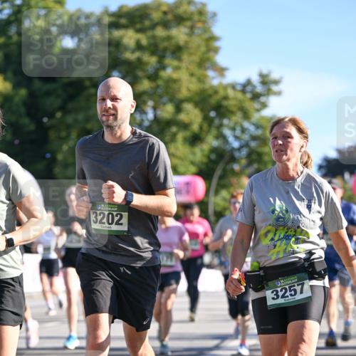 07.09.2025 - BARMER Alsterlauf Dr. Thomas Lammeyer http://msf.ph/oto/8713481 07.09.2025 09:45:05 Laufen 36, 3202, 136, 3257 meine-sportfotos.de