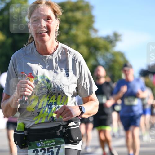 07.09.2025 - BARMER Alsterlauf Dr. Thomas Lammeyer http://msf.ph/oto/8713493 07.09.2025 09:45:07 Laufen 36, 3257, 36, 549 meine-sportfotos.de
