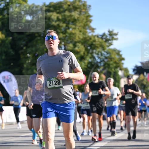 07.09.2025 - BARMER Alsterlauf Dr. Thomas Lammeyer http://msf.ph/oto/8713517 07.09.2025 09:45:11 Laufen 1812, 36, 2128 meine-sportfotos.de