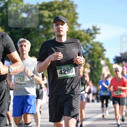 07.09.2025 - BARMER Alsterlauf Dr. Thomas Lammeyer http://msf.ph/oto/8713543 07.09.2025 09:45:15 Laufen 5758, 36, 4296 meine-sportfotos.de