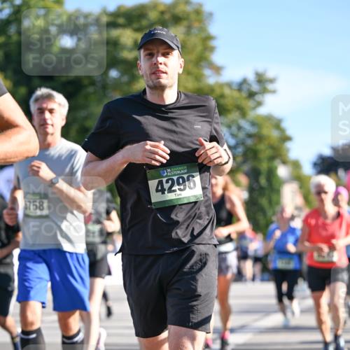 07.09.2025 - BARMER Alsterlauf Dr. Thomas Lammeyer http://msf.ph/oto/8713544 07.09.2025 09:45:15 Laufen 758, 36, 4296 meine-sportfotos.de