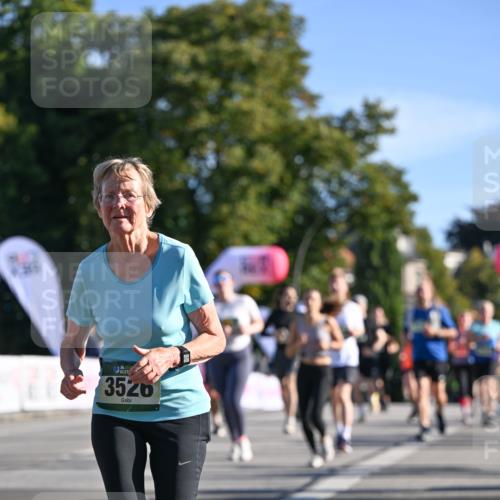 07.09.2025 - BARMER Alsterlauf Dr. Thomas Lammeyer http://msf.ph/oto/8713623 07.09.2025 09:45:29 Laufen 3526 meine-sportfotos.de