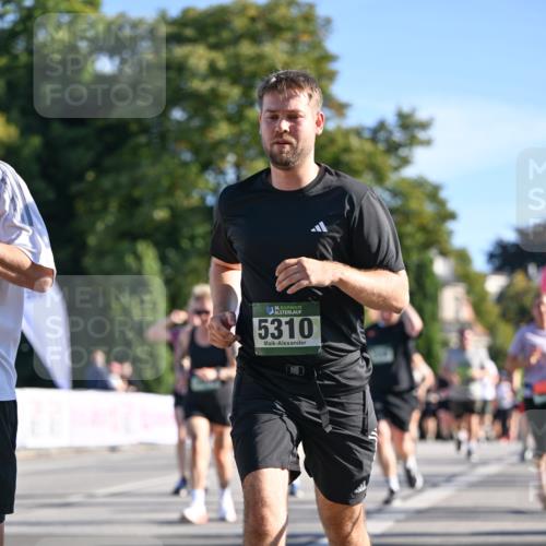 07.09.2025 - BARMER Alsterlauf Dr. Thomas Lammeyer http://msf.ph/oto/8713766 07.09.2025 09:45:51 Laufen 36, 5310 meine-sportfotos.de