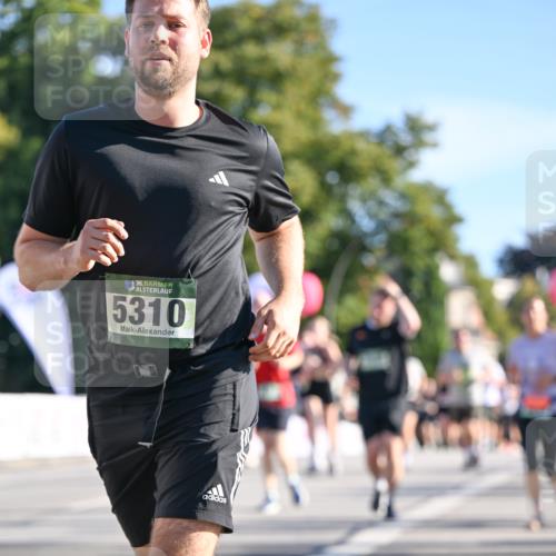 07.09.2025 - BARMER Alsterlauf Dr. Thomas Lammeyer http://msf.ph/oto/8713769 07.09.2025 09:45:51 Laufen 36, 5310 meine-sportfotos.de