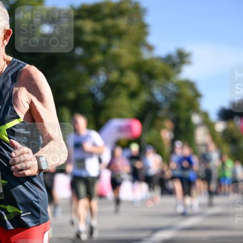 07.09.2025 - BARMER Alsterlauf Dr. Thomas Lammeyer http://msf.ph/oto/8713826 07.09.2025 09:46:00 Laufen 64 meine-sportfotos.de