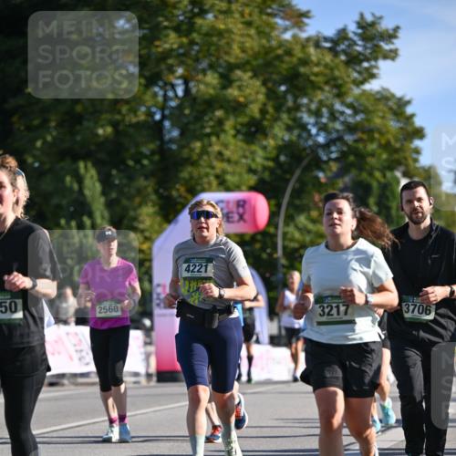 07.09.2025 - BARMER Alsterlauf Dr. Thomas Lammeyer http://msf.ph/oto/8714196 07.09.2025 09:47:07 Laufen 50, 2560, 4221, 3217, 3706 meine-sportfotos.de