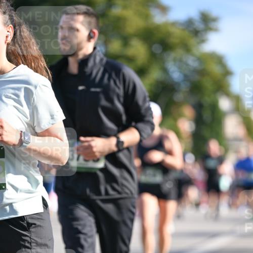 07.09.2025 - BARMER Alsterlauf Dr. Thomas Lammeyer http://msf.ph/oto/8714216 07.09.2025 09:47:10 Laufen 3703 meine-sportfotos.de