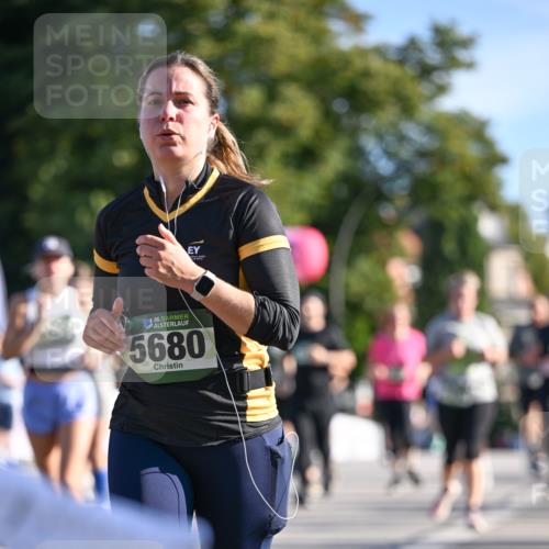 07.09.2025 - BARMER Alsterlauf Dr. Thomas Lammeyer http://msf.ph/oto/8714347 07.09.2025 09:47:33 Laufen 36, 5680 meine-sportfotos.de