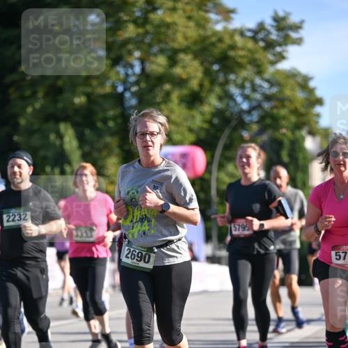 07.09.2025 - BARMER Alsterlauf Dr. Thomas Lammeyer http://msf.ph/oto/8714369 07.09.2025 09:47:37 Laufen 2232, 2690, 5795, 57 meine-sportfotos.de