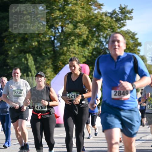 07.09.2025 - BARMER Alsterlauf Dr. Thomas Lammeyer http://msf.ph/oto/8714526 07.09.2025 09:48:05 Laufen 2235, 4768, 4210, 2849, 39 meine-sportfotos.de