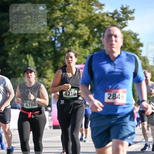07.09.2025 - BARMER Alsterlauf Dr. Thomas Lammeyer http://msf.ph/oto/8714529 07.09.2025 09:48:06 Laufen 4768, 4210, 2849 meine-sportfotos.de