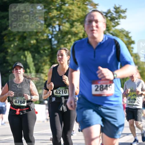 07.09.2025 - BARMER Alsterlauf Dr. Thomas Lammeyer http://msf.ph/oto/8714531 07.09.2025 09:48:06 Laufen 4768, 4210, 2849, 3904 meine-sportfotos.de