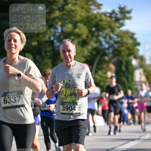 07.09.2025 - BARMER Alsterlauf Dr. Thomas Lammeyer http://msf.ph/oto/8714550 07.09.2025 09:48:09 Laufen 10, 6337, 36, 3904 meine-sportfotos.de