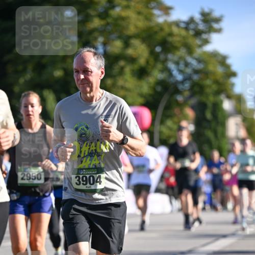 07.09.2025 - BARMER Alsterlauf Dr. Thomas Lammeyer http://msf.ph/oto/8714553 07.09.2025 09:48:09 Laufen 2950, 36, 3904 meine-sportfotos.de