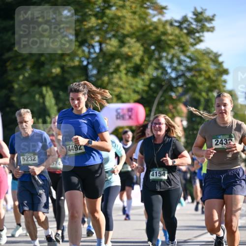 07.09.2025 - BARMER Alsterlauf Dr. Thomas Lammeyer http://msf.ph/oto/8714603 07.09.2025 09:48:19 Laufen 5232, 574, 4492, 4154, 2432 meine-sportfotos.de