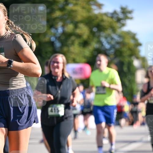 07.09.2025 - BARMER Alsterlauf Dr. Thomas Lammeyer http://msf.ph/oto/8714614 07.09.2025 09:48:21 Laufen 4154 meine-sportfotos.de