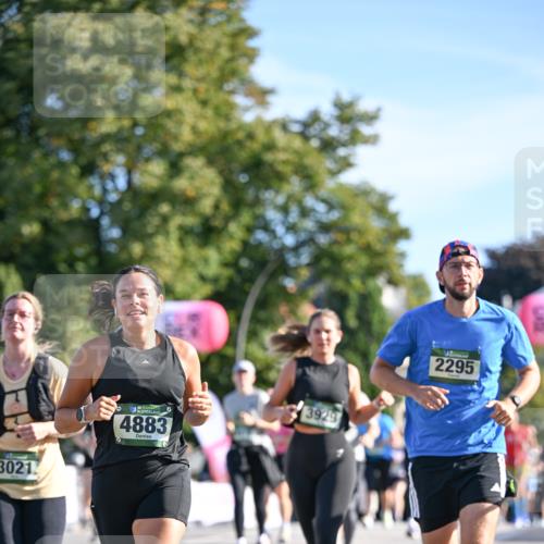 07.09.2025 - BARMER Alsterlauf Dr. Thomas Lammeyer http://msf.ph/oto/8714835 07.09.2025 09:49:01 Laufen 3021, 36, 4883, 3929, 2295 meine-sportfotos.de