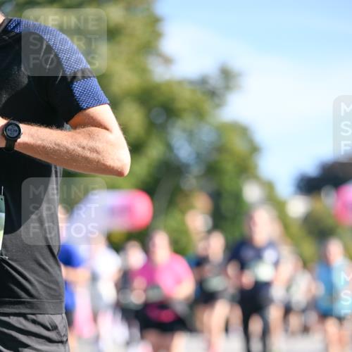 07.09.2025 - BARMER Alsterlauf Dr. Thomas Lammeyer http://msf.ph/oto/8715106 07.09.2025 09:49:49 Laufen 40, 59 meine-sportfotos.de