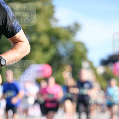 07.09.2025 - BARMER Alsterlauf Dr. Thomas Lammeyer http://msf.ph/oto/8715108 07.09.2025 09:49:49 Laufen 40, 59 meine-sportfotos.de