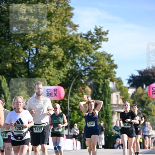 07.09.2025 - BARMER Alsterlauf Dr. Thomas Lammeyer http://msf.ph/oto/8715335 07.09.2025 09:50:30 Laufen 566, 4284, 3643, 5097, 3849, 3848, 54 meine-sportfotos.de