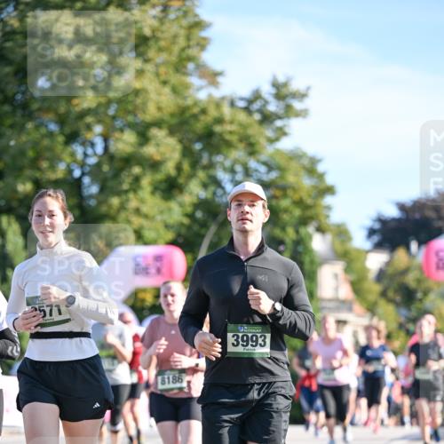 07.09.2025 - BARMER Alsterlauf Dr. Thomas Lammeyer http://msf.ph/oto/8715444 07.09.2025 09:50:50 Laufen 2571, 8186, 3993 meine-sportfotos.de