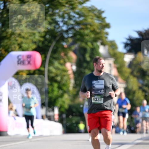 07.09.2025 - BARMER Alsterlauf Dr. Thomas Lammeyer http://msf.ph/oto/8715717 07.09.2025 09:51:46 Laufen 4331 meine-sportfotos.de