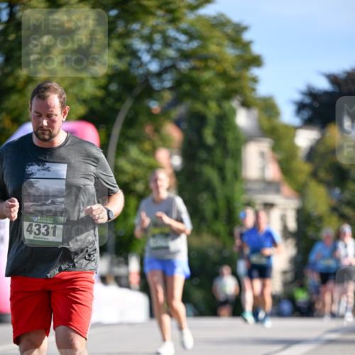 07.09.2025 - BARMER Alsterlauf Dr. Thomas Lammeyer http://msf.ph/oto/8715731 07.09.2025 09:51:48 Laufen 6136, 4331 meine-sportfotos.de