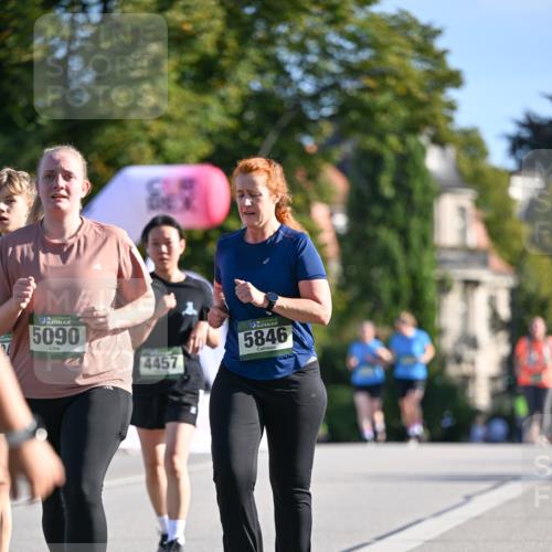 07.09.2025 - BARMER Alsterlauf Dr. Thomas Lammeyer http://msf.ph/oto/8715809 07.09.2025 09:52:08 Laufen 36, 5090, 4457, 5846 meine-sportfotos.de