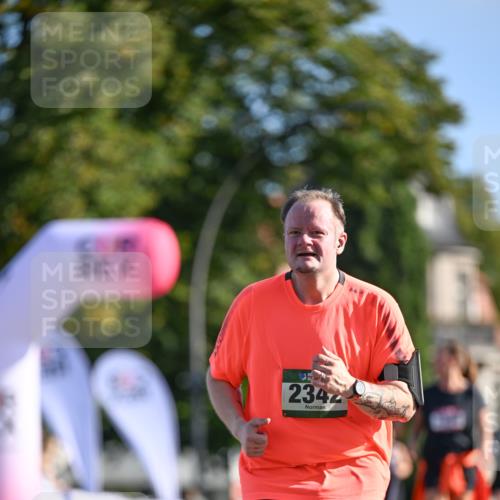 07.09.2025 - BARMER Alsterlauf Dr. Thomas Lammeyer http://msf.ph/oto/8715878 07.09.2025 09:52:38 Laufen 2342 meine-sportfotos.de