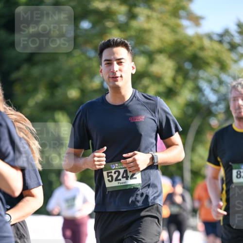 07.09.2025 - BARMER Alsterlauf Dr. Thomas Lammeyer http://msf.ph/oto/8715944 07.09.2025 09:53:01 Laufen 5242, 82 meine-sportfotos.de