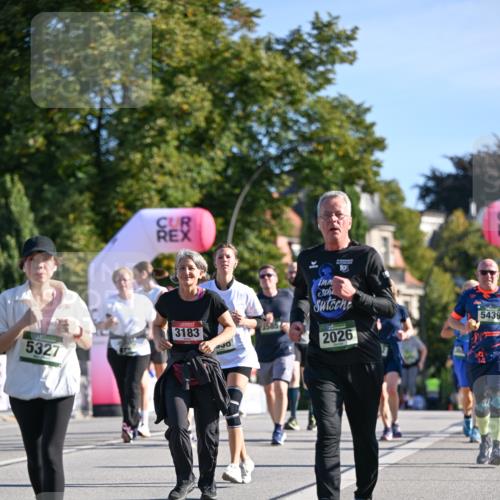 07.09.2025 - BARMER Alsterlauf Dr. Thomas Lammeyer http://msf.ph/oto/8715979 07.09.2025 09:53:26 Laufen 5327, 3183, 5439, 2026 meine-sportfotos.de