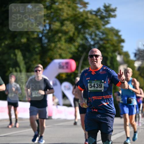07.09.2025 - BARMER Alsterlauf Dr. Thomas Lammeyer http://msf.ph/oto/8716004 07.09.2025 09:53:30 Laufen 5439 meine-sportfotos.de