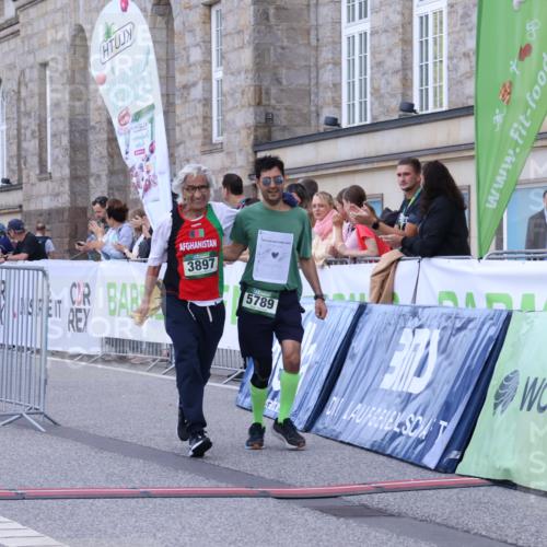 07.09.2025 - BARMER Alsterlauf Strokosch-Dieckow http://msf.ph/oto/8716666 07.09.2025 10:40:05 Ziel 3897, 5789, 5792 meine-sportfotos.de