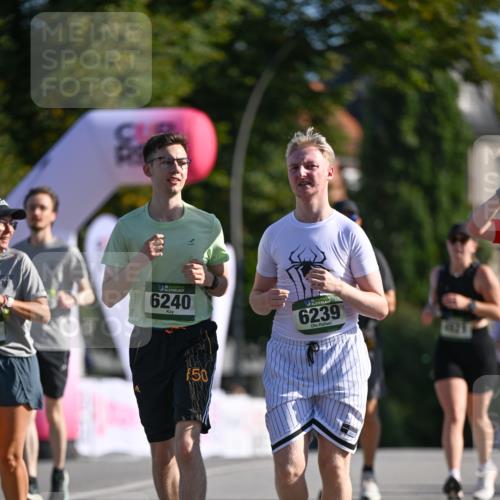 07.09.2025 - BARMER Alsterlauf Dr. Thomas Lammeyer http://msf.ph/oto/8716844 07.09.2025 09:56:23 Laufen 6240, 50, 6239 meine-sportfotos.de