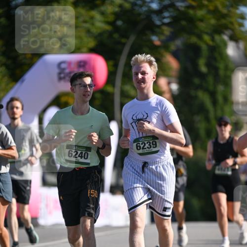 07.09.2025 - BARMER Alsterlauf Dr. Thomas Lammeyer http://msf.ph/oto/8716846 07.09.2025 09:56:23 Laufen 6240, 6239, 150 meine-sportfotos.de
