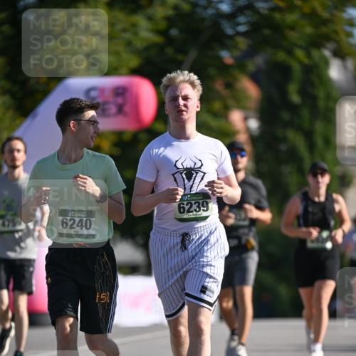 07.09.2025 - BARMER Alsterlauf Dr. Thomas Lammeyer http://msf.ph/oto/8716850 07.09.2025 09:56:24 Laufen 4759, 36, 6240, 6239, 51 meine-sportfotos.de