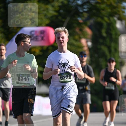 07.09.2025 - BARMER Alsterlauf Dr. Thomas Lammeyer http://msf.ph/oto/8716851 07.09.2025 09:56:24 Laufen 1636, 6240, 6239, 50 meine-sportfotos.de