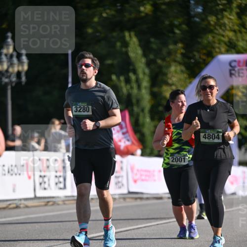 07.09.2025 - BARMER Alsterlauf Dr. Thomas Lammeyer http://msf.ph/oto/8717012 07.09.2025 09:57:00 Laufen 3280, 2001, 4804 meine-sportfotos.de