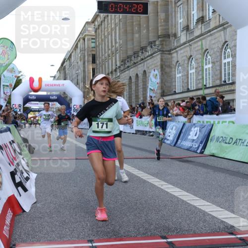 07.09.2025 - BARMER Alsterlauf Strokosch-Dieckow http://msf.ph/oto/8717116 07.09.2025 10:51:09 Ziel 162, 163, 171, 193, 216, 251, 295, 320, 336, 449, 8071, 8073, 8194, 8233, 8381 meine-sportfotos.de