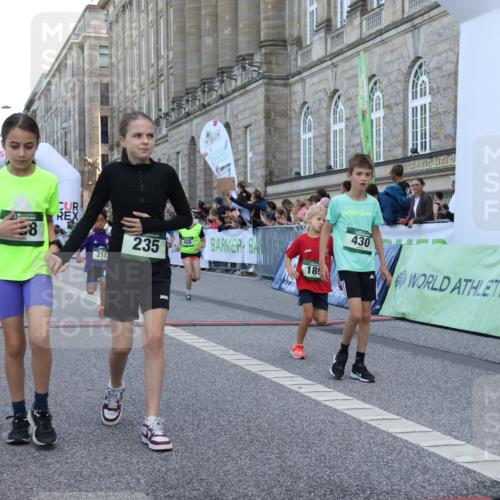 07.09.2025 - BARMER Alsterlauf Strokosch-Dieckow http://msf.ph/oto/8717144 07.09.2025 10:51:24 Ziel 189, 211, 261, 303, 309, 314, 319, 327, 380, 388, 399, 420, 427, 430, 432, 8122, 8367 meine-sportfotos.de