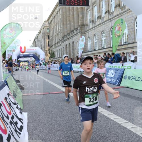 07.09.2025 - BARMER Alsterlauf Strokosch-Dieckow http://msf.ph/oto/8717247 07.09.2025 10:52:18 Ziel 179, 202, 206, 237, 238, 253, 257, 258, 274, 285, 299, 346, 360, 364, 368, 393, 394, 398, 404, 8277, 8480 meine-sportfotos.de