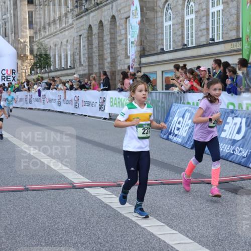 07.09.2025 - BARMER Alsterlauf Strokosch-Dieckow http://msf.ph/oto/8717258 07.09.2025 10:52:24 Ziel 154, 155, 168, 175, 212, 221, 237, 284, 299, 330, 360, 382, 385, 398, 8298, 8451, 8480, 8487 meine-sportfotos.de