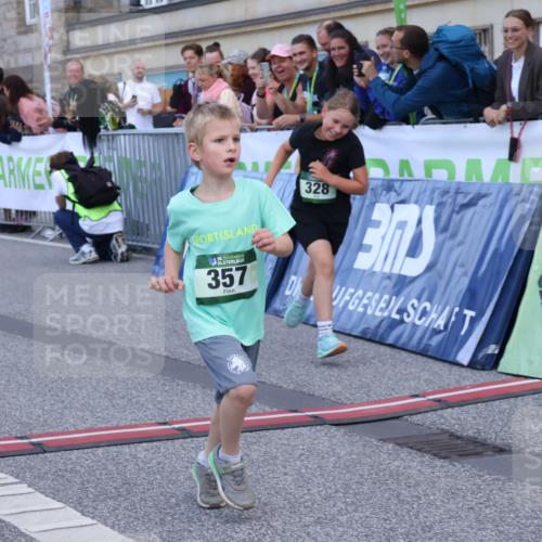 07.09.2025 - BARMER Alsterlauf Strokosch-Dieckow http://msf.ph/oto/8717303 07.09.2025 10:52:46 Ziel 182, 187, 194, 195, 215, 255, 276, 282, 301, 328, 341, 357, 371, 8124 meine-sportfotos.de